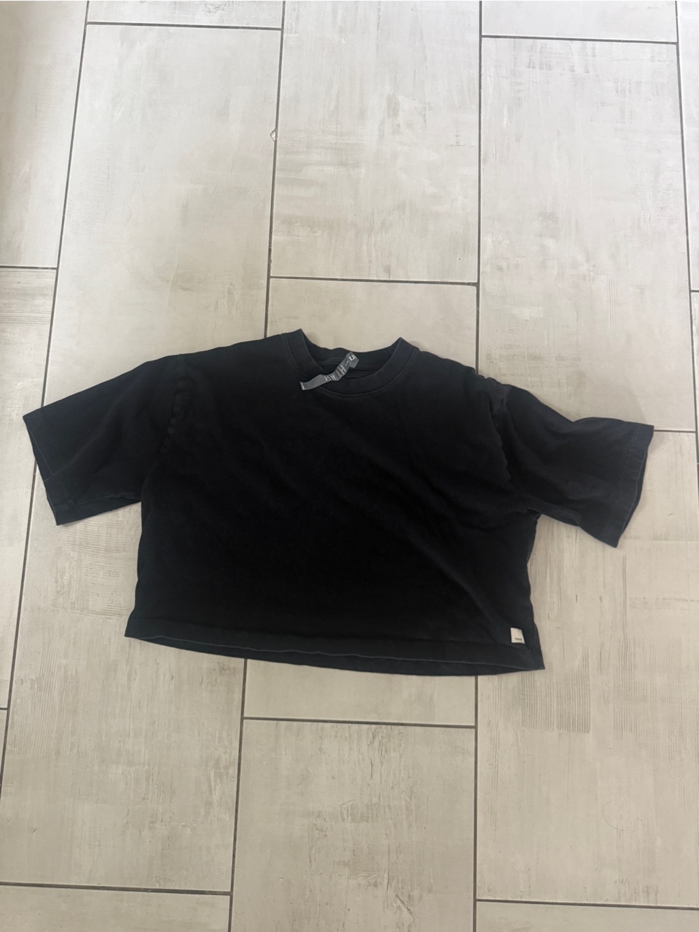 VUORI Heavyweight Cropped cotton tee in black - size M